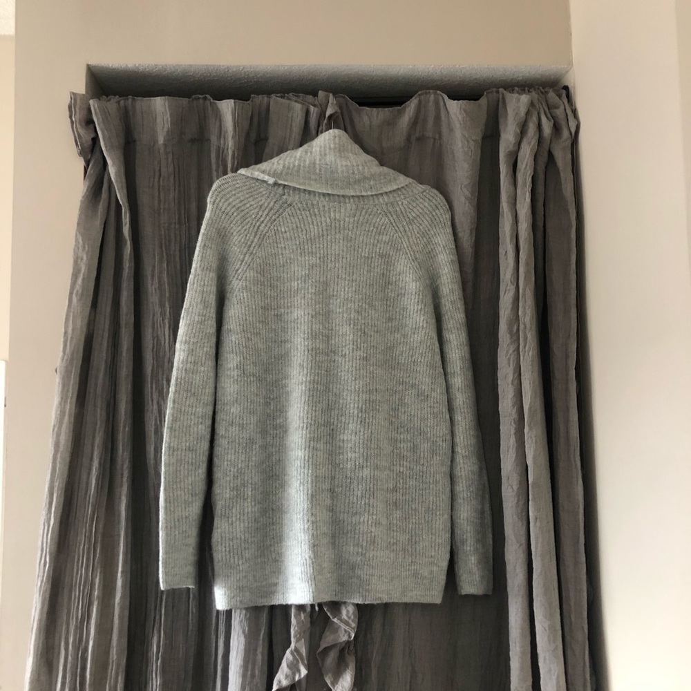 Holister Knit Sweater - Picture 4 of 4